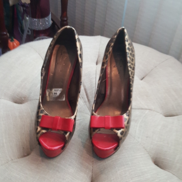 Shoes - Picture 2 of 4